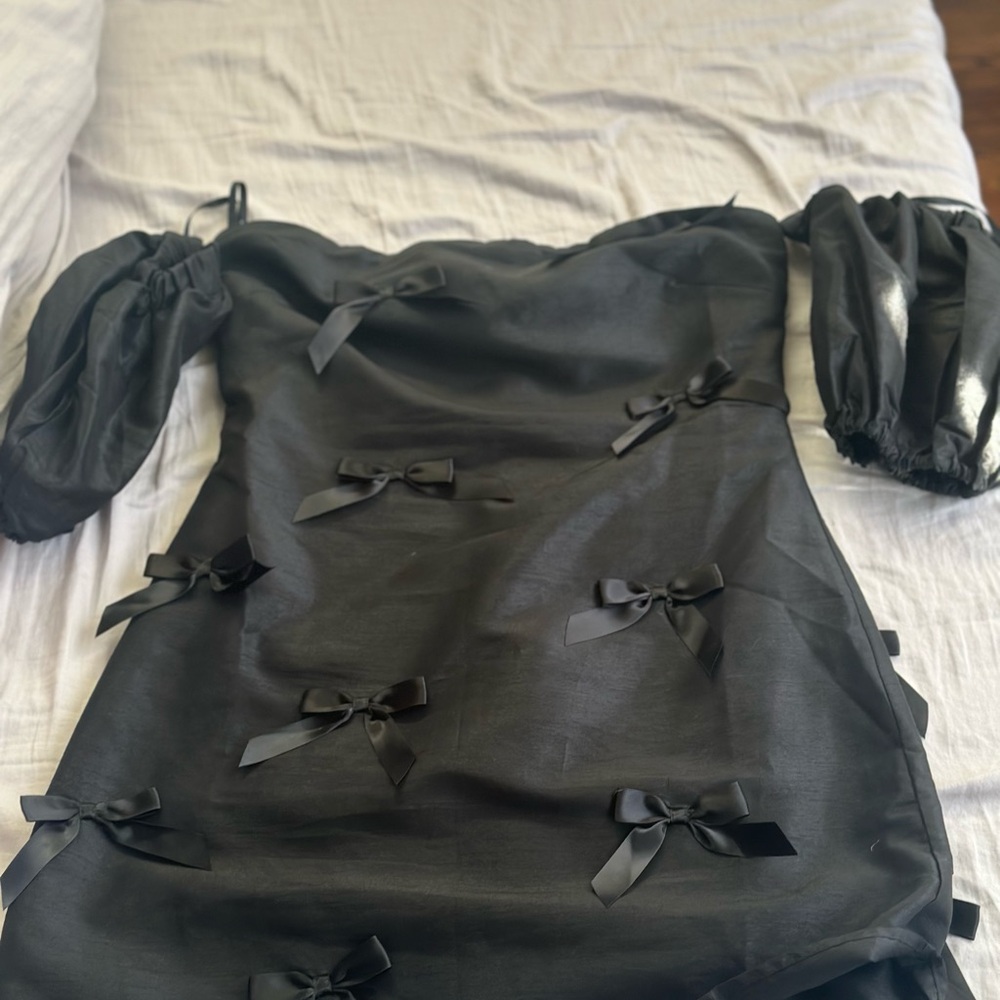 Hutch Elegant Black Garment